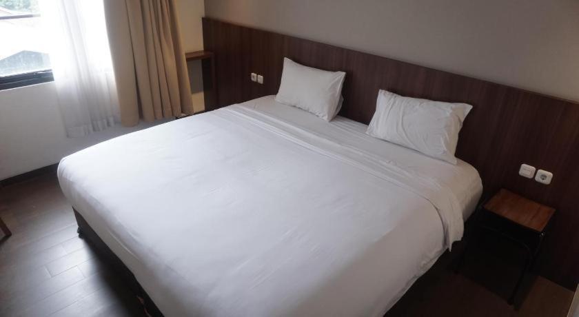 Hotel Bianco Costel Bogor Esterno foto