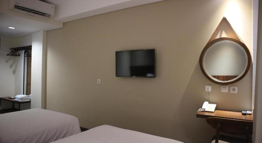 Hotel Bianco Costel Bogor Esterno foto