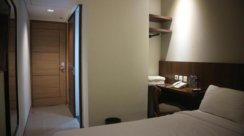 Hotel Bianco Costel Bogor Esterno foto