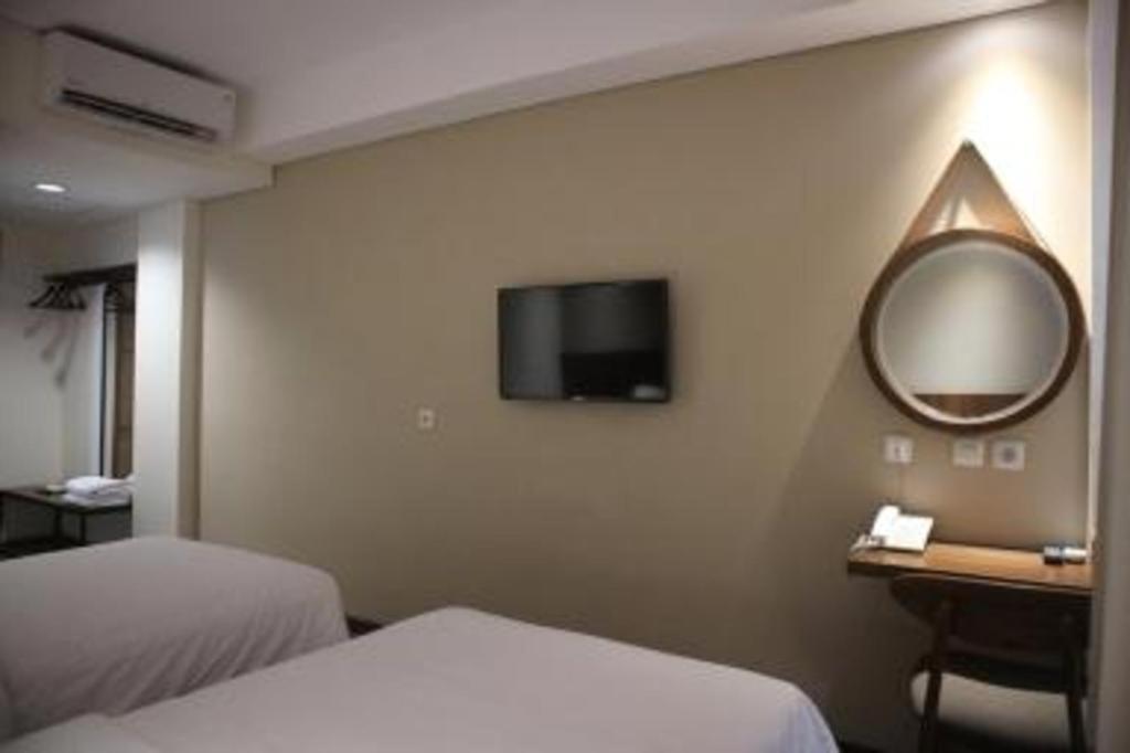 Hotel Bianco Costel Bogor Esterno foto
