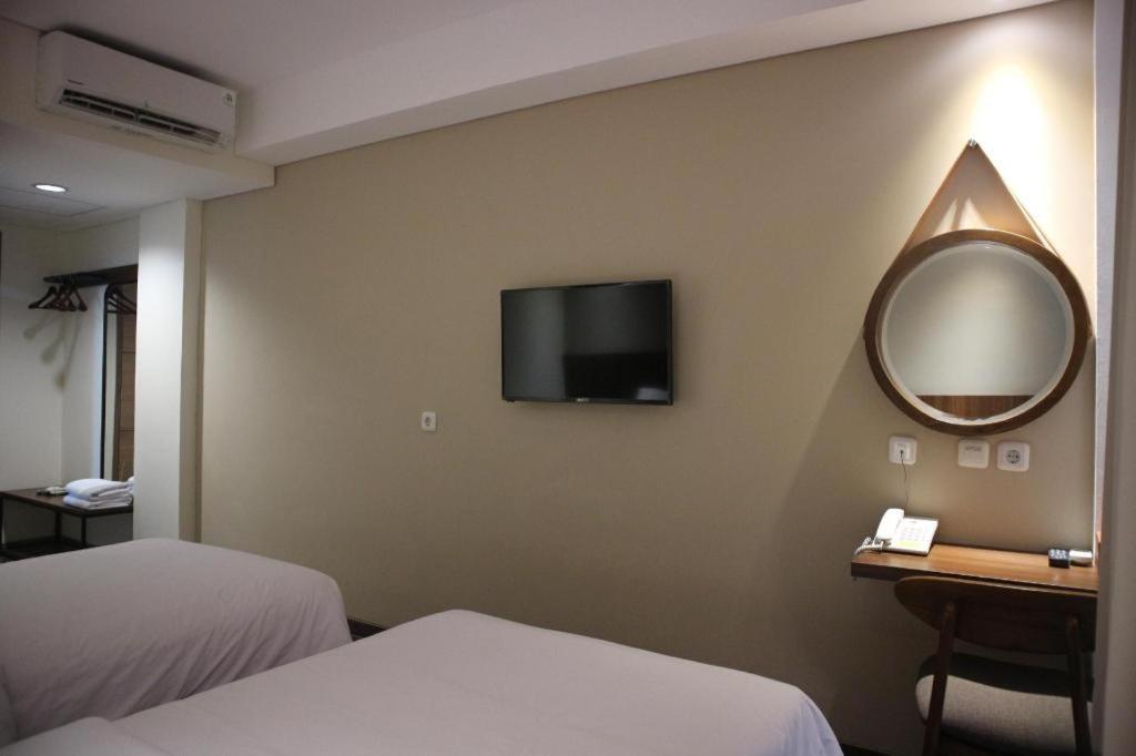 Hotel Bianco Costel Bogor Esterno foto