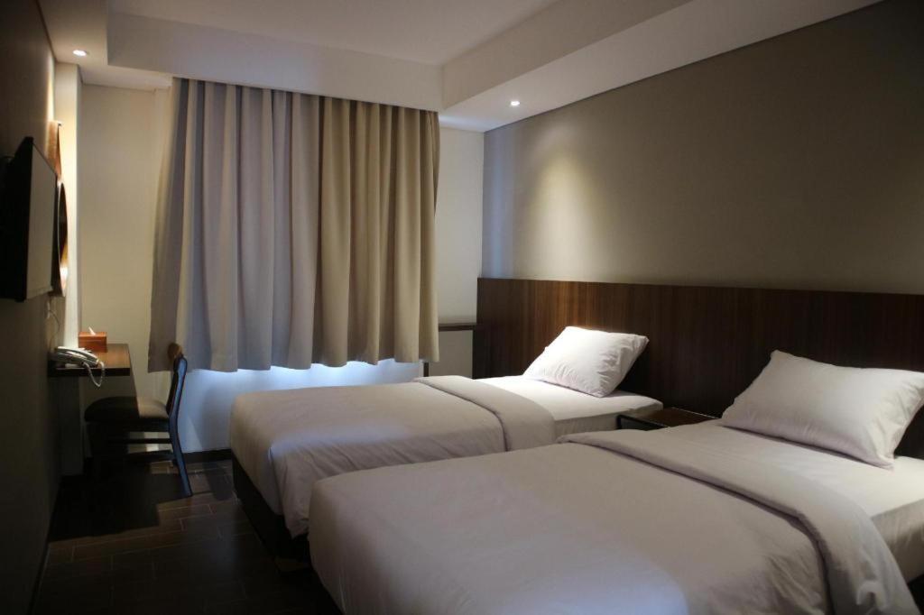Hotel Bianco Costel Bogor Esterno foto